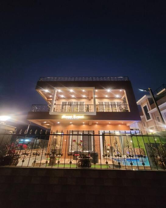 Mount Resorts Lonavala 5 Bhk Luxurious Villa With Private Pool And Full Size Cricket Football Turf Exterior photo