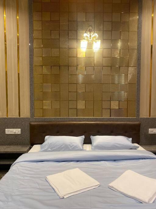 Mount Resorts Lonavala 5 Bhk Luxurious Villa With Private Pool And Full Size Cricket Football Turf Exterior photo