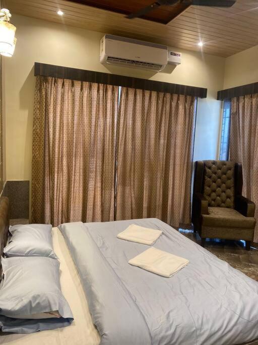 Mount Resorts Lonavala 5 Bhk Luxurious Villa With Private Pool And Full Size Cricket Football Turf Exterior photo