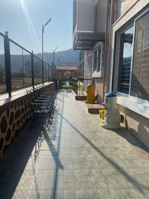 Mount Resorts Lonavala 5 Bhk Luxurious Villa With Private Pool And Full Size Cricket Football Turf Exterior photo